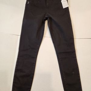 Nwt Guess jeans. Beyla curvy midrise skinny in black wash